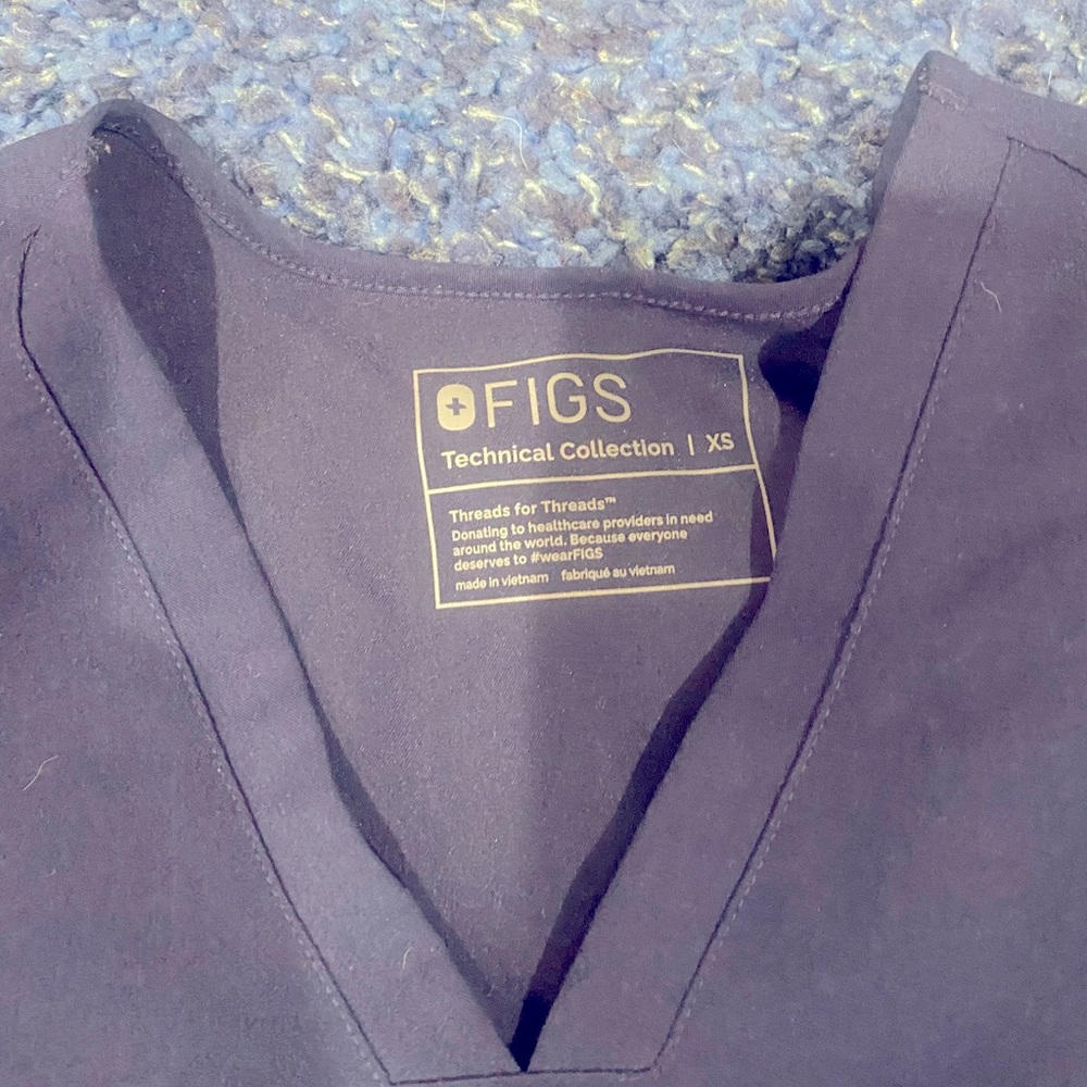 FIGS scrub top navy